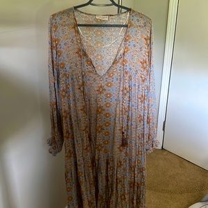 Long sleeve/maxi dress. Very light and great for pregnancy